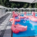 кузня зона та сніданки входять у вартість Hotel