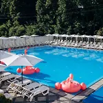 Hotel кузня зона та сніданки входять у вартість