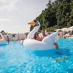 кузня зона та сніданки входять у вартість Hotel