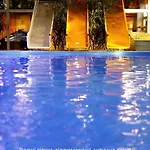 кузня зона та сніданки входять у вартість Hotel *