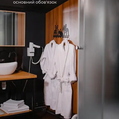 кузня критий басейн та сніданки входять у вартість