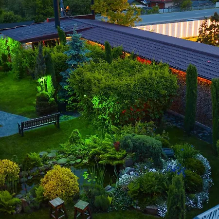 Hotel кузня критий басейн та сніданки входять у вартість Mateyevtsy