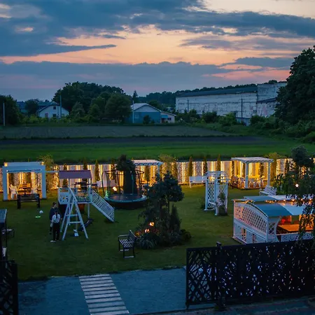 Hotel кузня критий басейн та сніданки входять у вартість