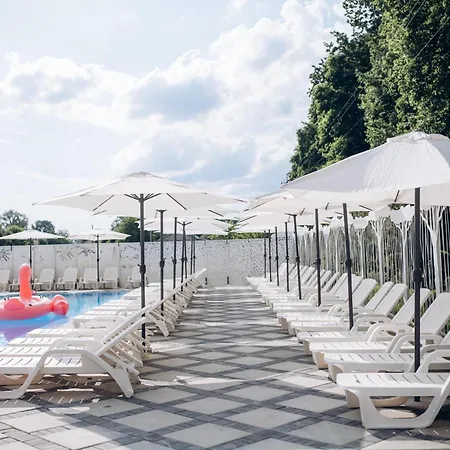 кузня критий басейн та сніданки входять у вартість Mateyevtsy