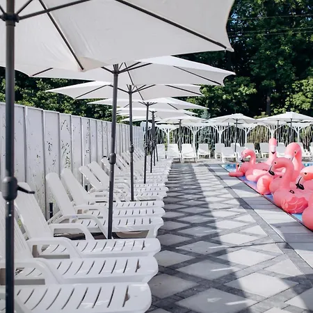 кузня критий басейн та сніданки входять у вартість Hotel