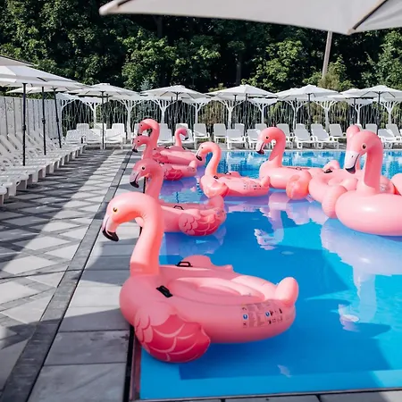 кузня критий басейн та сніданки входять у вартість Hotel