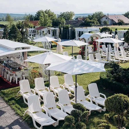 кузня критий басейн та сніданки входять у вартість Hotel Mateyevtsy