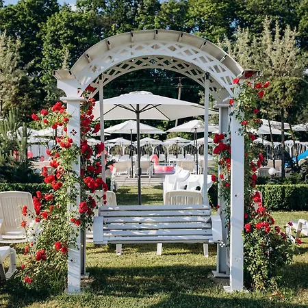 кузня критий басейн та сніданки входять у вартість