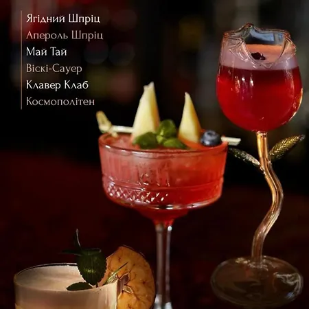 Hotel кузня критий басейн та сніданки входять у вартість Mateyevtsy