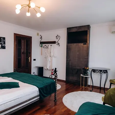 кузня критий басейн та сніданки входять у вартість Mateyevtsy