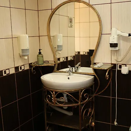 Hotel кузня критий басейн та сніданки входять у вартість *