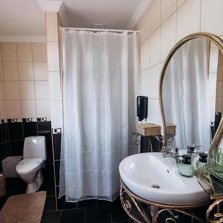 кузня критий басейн та сніданки входять у вартість Mateyevtsy