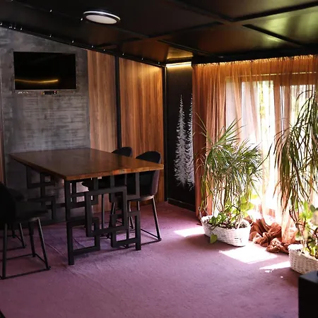 Hotel кузня критий басейн та сніданки входять у вартість