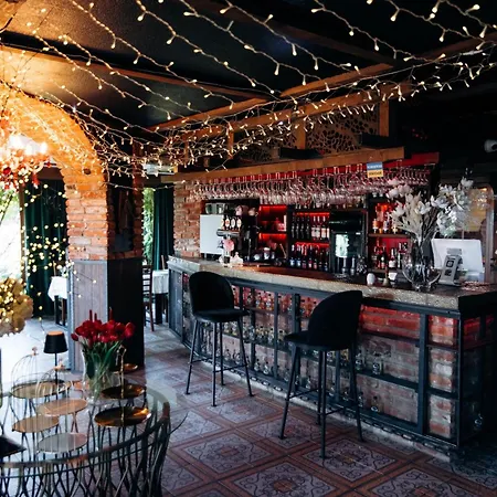 кузня зона та сніданки входять у вартість *