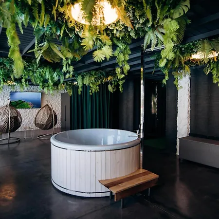 Hotel кузня критий басейн та сніданки входять у вартість