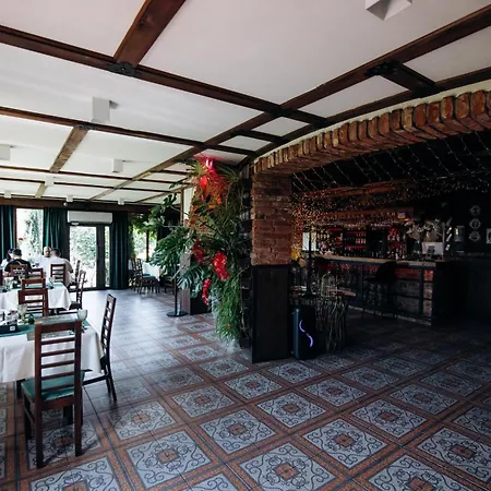 кузня критий басейн та сніданки входять у вартість Hotel *