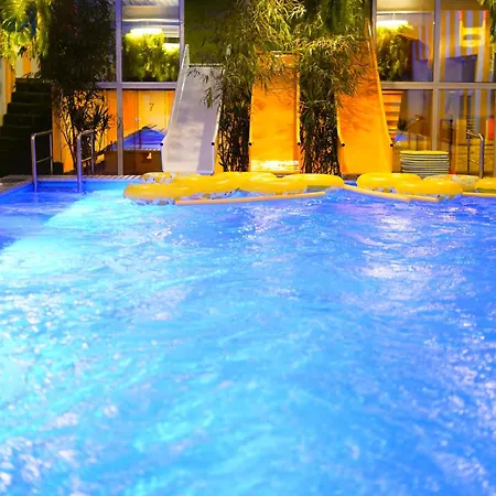 Hotel кузня критий басейн та сніданки входять у вартість