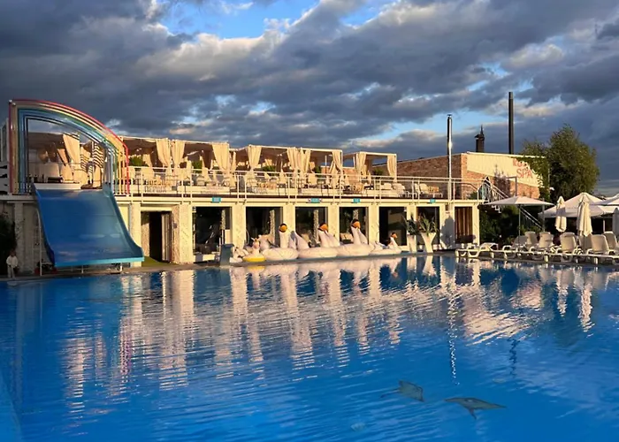 кузня зона та сніданки входять у вартість Otel