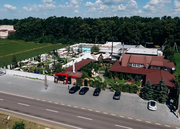 кузня зона та сніданки входять у вартість Otel *
