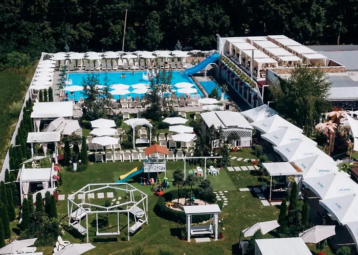 кузня зона та сніданки входять у вартість Hotel *